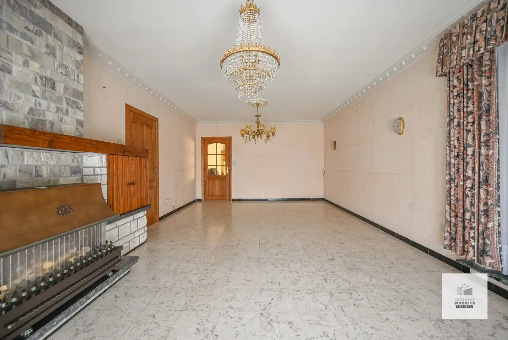 Te renoveren gelijkvloerse woning met  3slpk, garage, tuin op 1290m2 foto 6