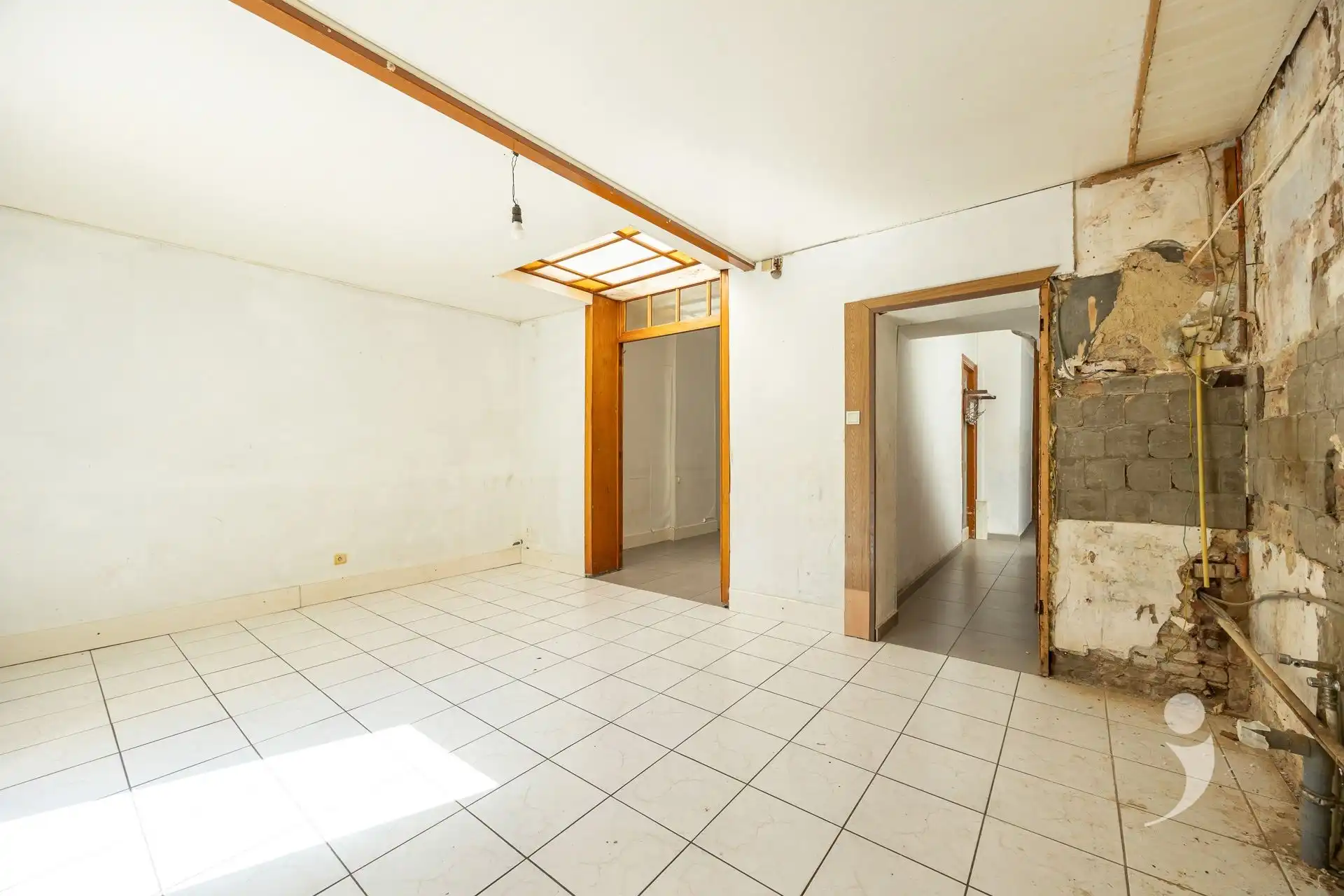 Op te frissen rijwoning met veel karakter (en garage) foto 9