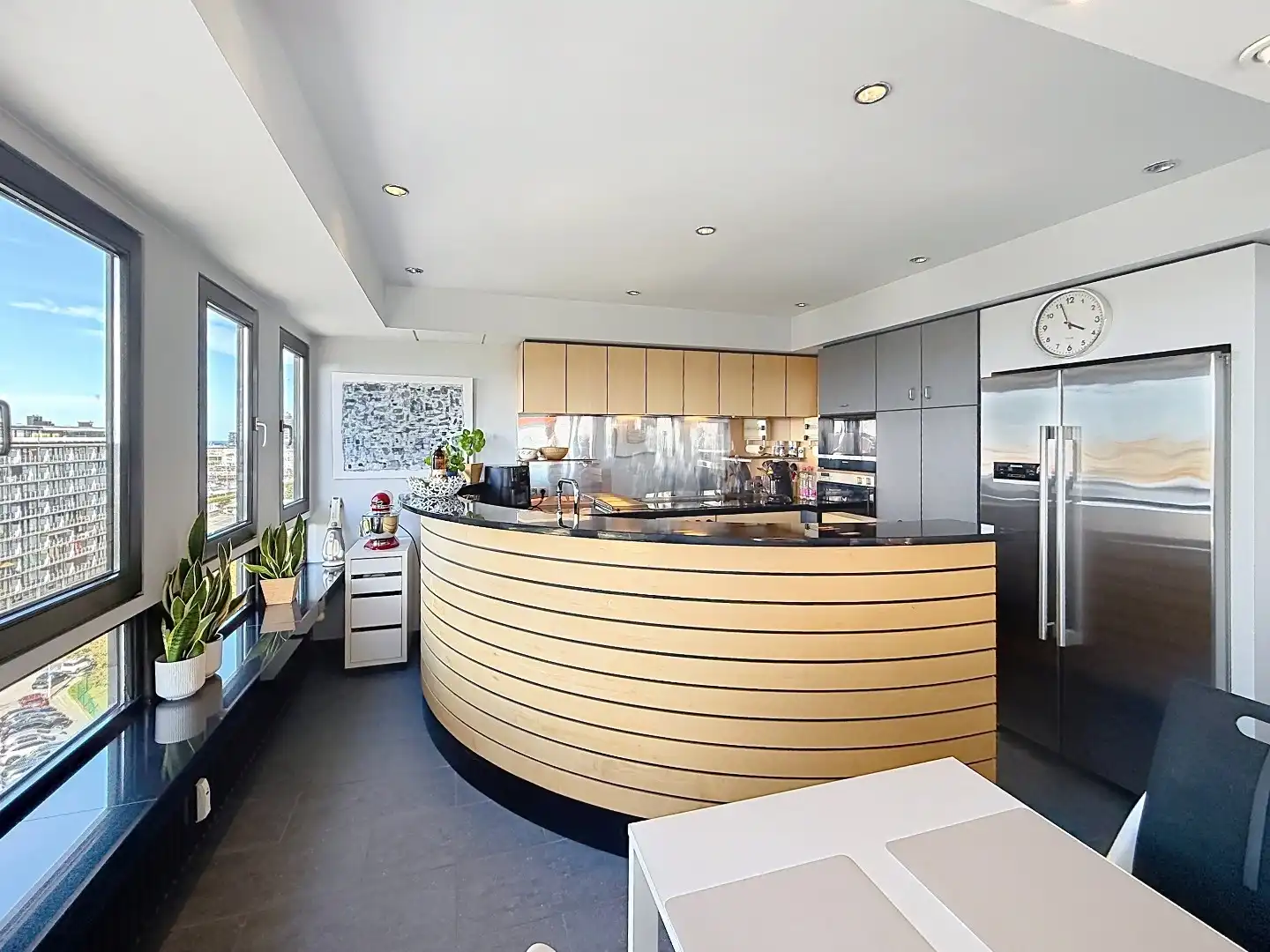 Uitzonderlijk goed gelegen instapklaar appartement met prachtig zicht op jachthaven  foto 6