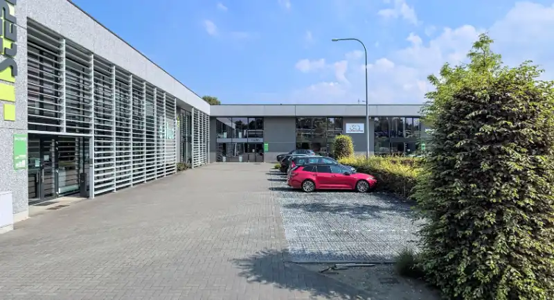 Magazijn met showroom te huur foto 3