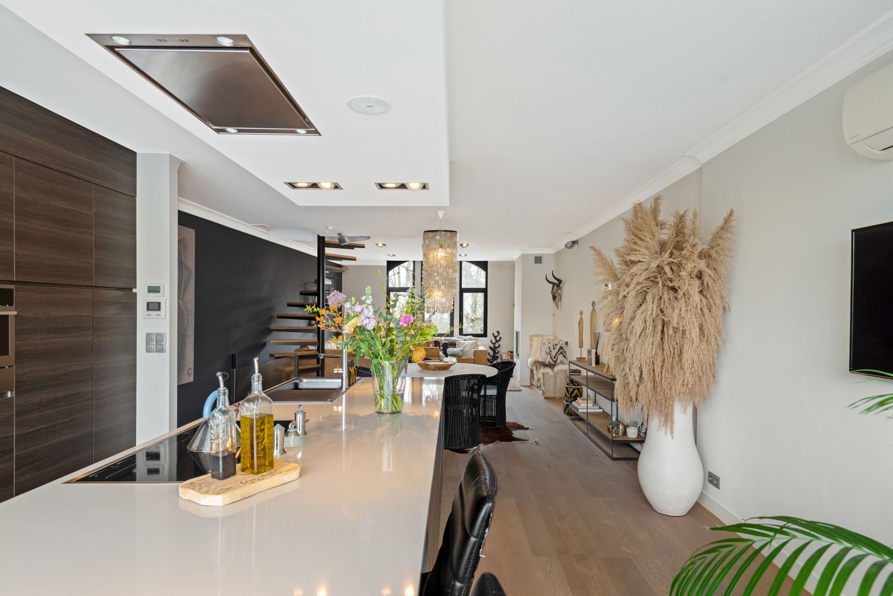 Degelijk gerenoveerde woning aan de Vesten te Lier. foto 10