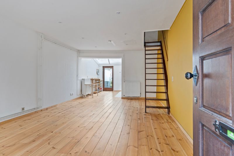 Gezellige instapklare stadswoning met 2 slaapkamers en tuin foto 2