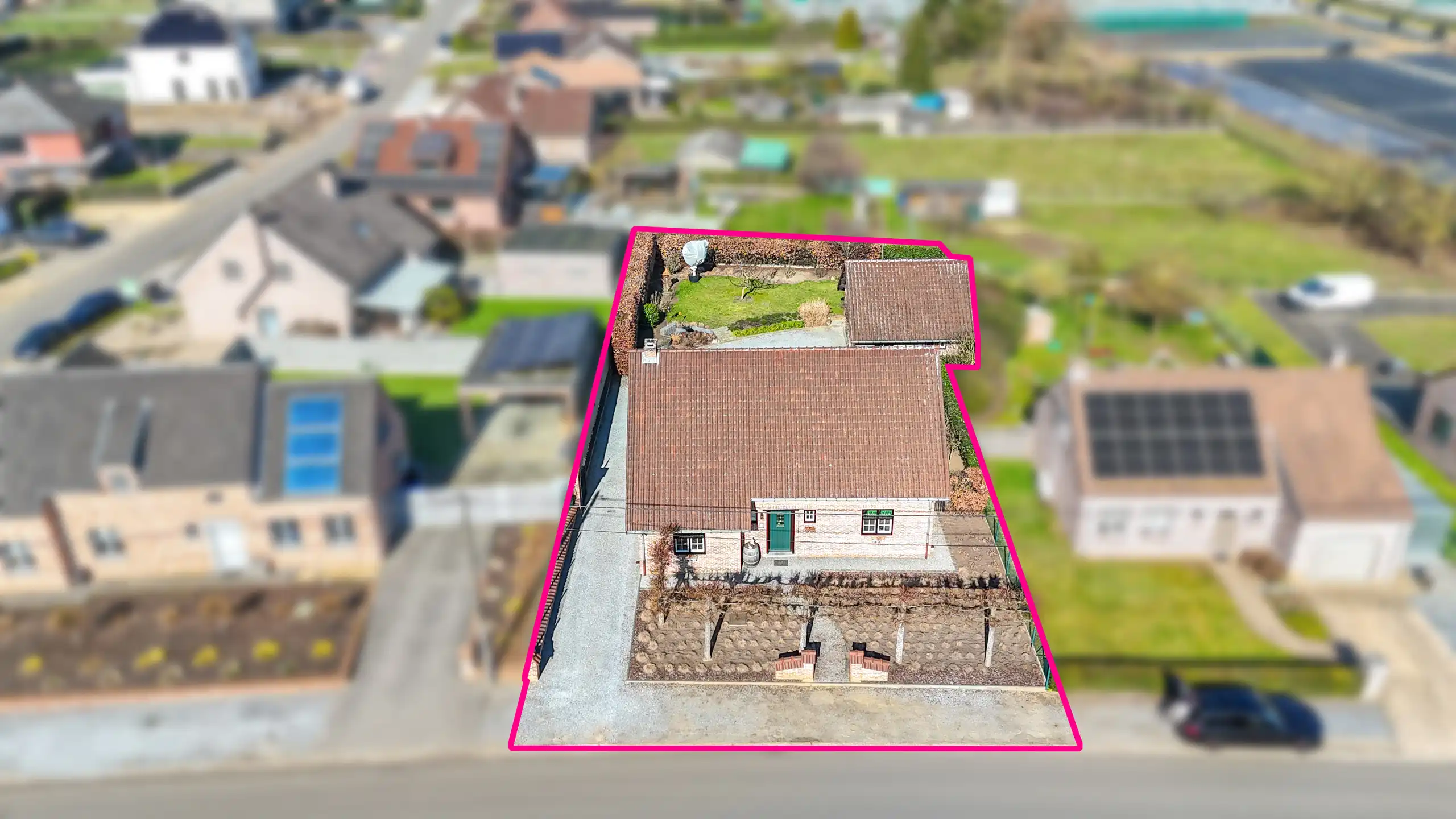 Instapklare gezinswoning met 5slpks, dubbele garage en tuin! foto 55