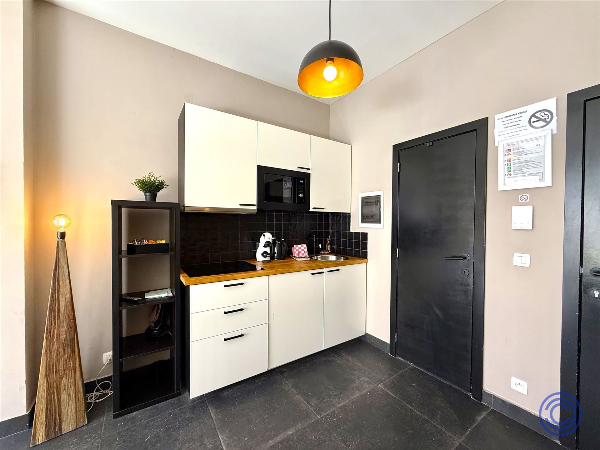 Vergund en instapklaar pand met handelspand en 3 studio's voor Airbnb! foto 8