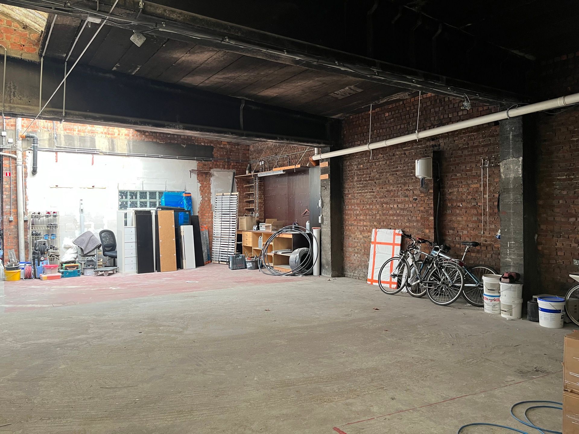 Afscheidbaar magazijn van 235m² op top ligging! foto 8