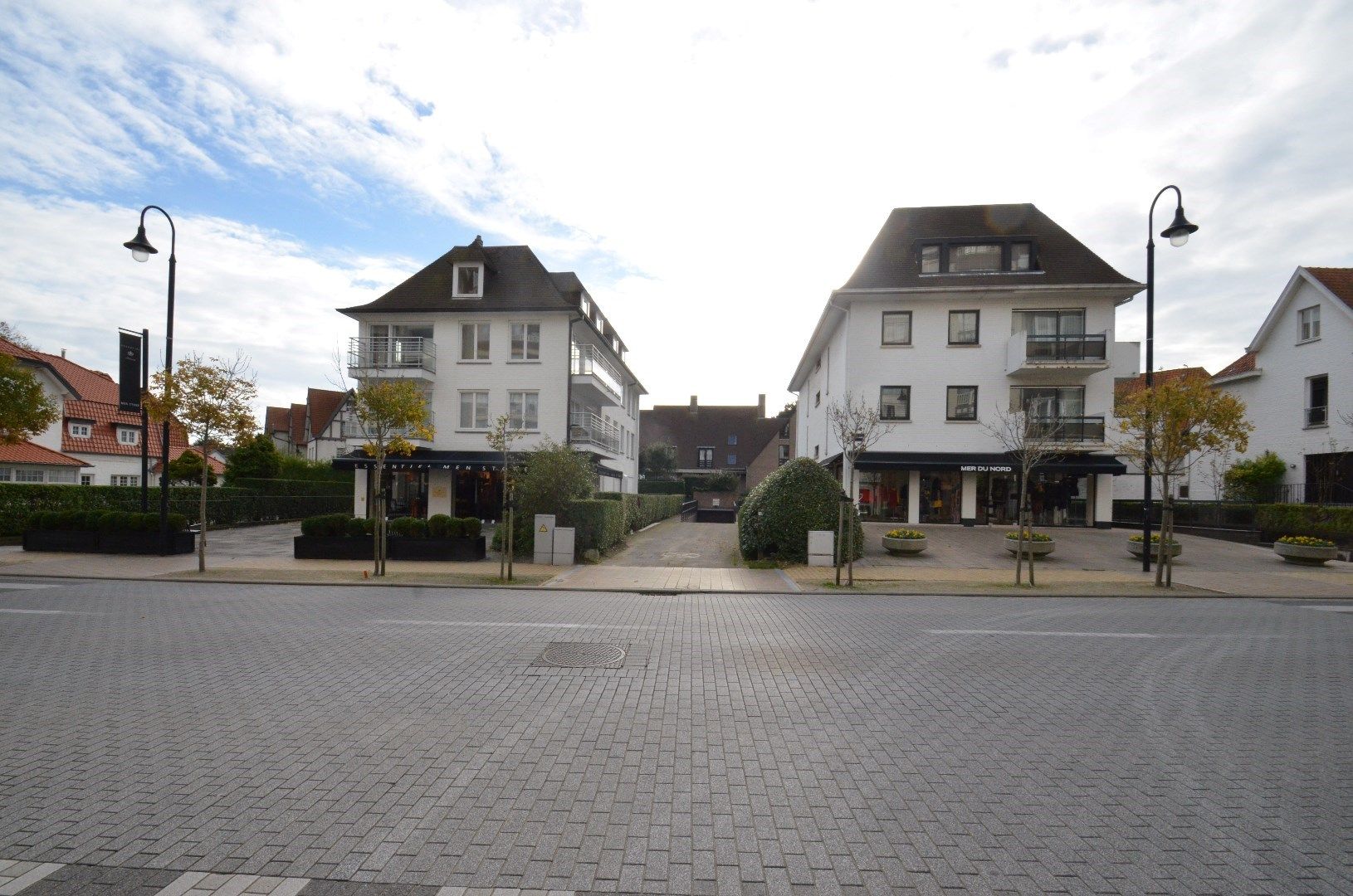 Gesloten garagebox in een residentie op de Kustlaan nabij het Albertplein! foto 1