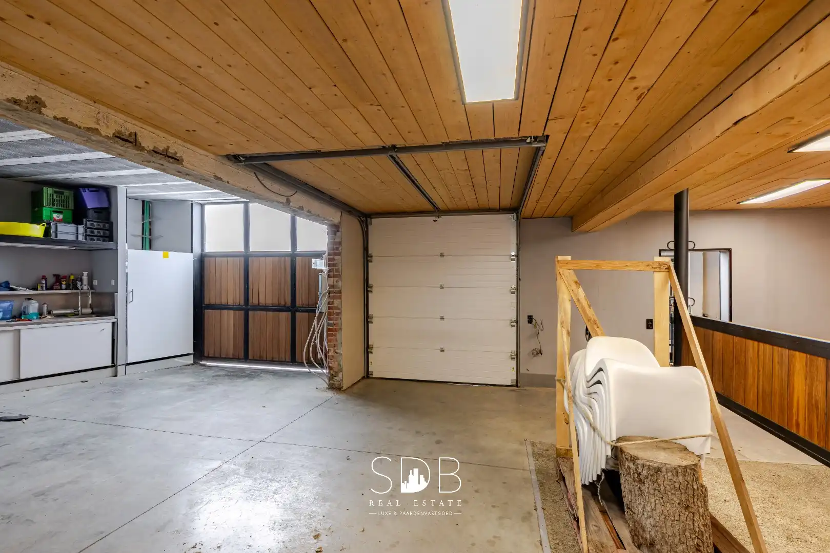 Landelijke villa met bijgebouwen en graslanden op 23.740m² foto 33