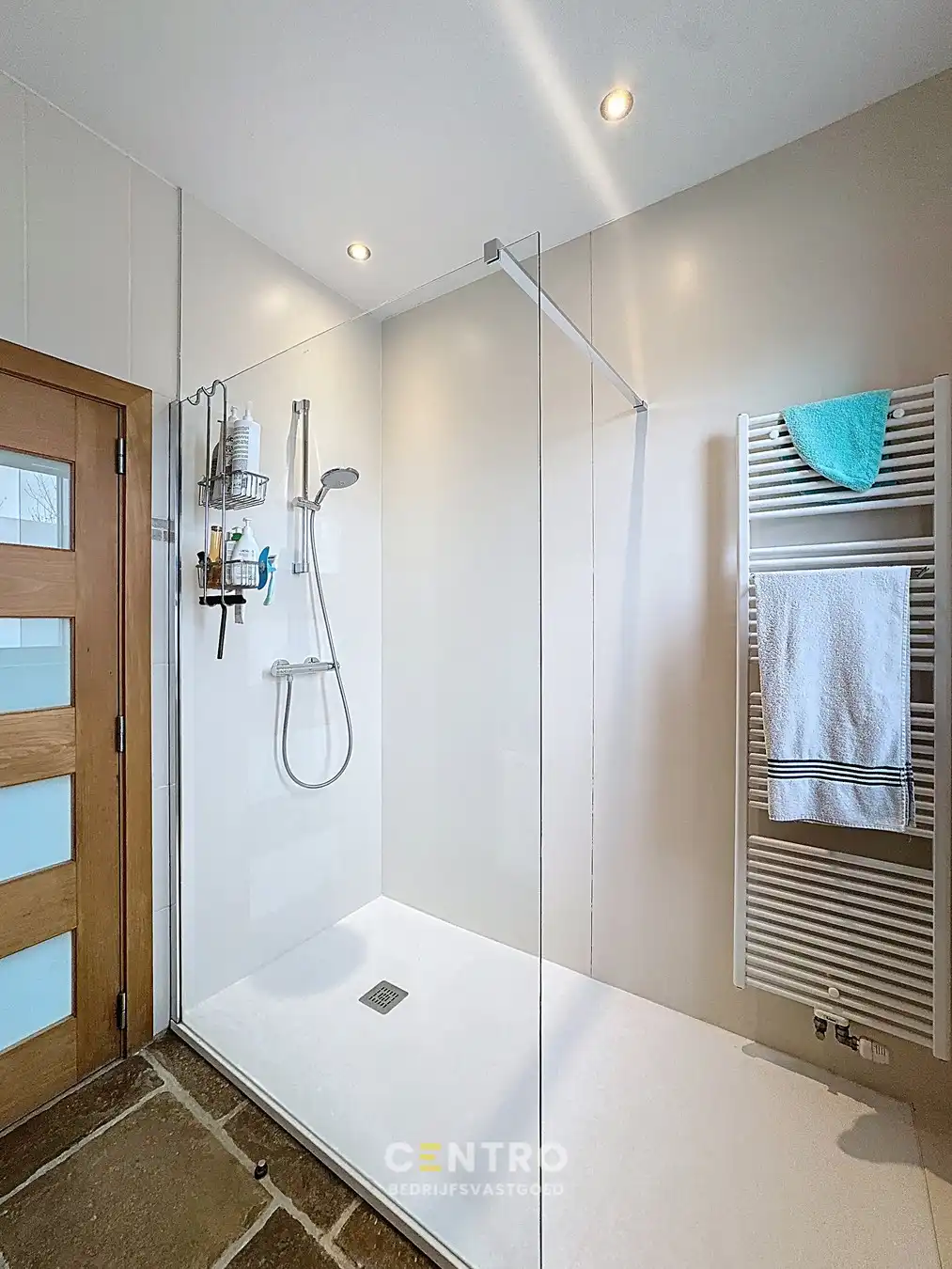 Fantastische woonst met handelsruimte op CHARMANTE ligging te Oostende! foto 12