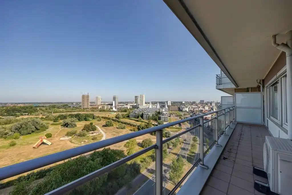 Lichtrijk appartement met 2 slaapkamers en zicht op Vlinderpaleis foto 3