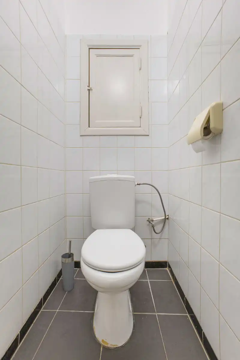 Goed gelegen appartement met koer en garage foto 13