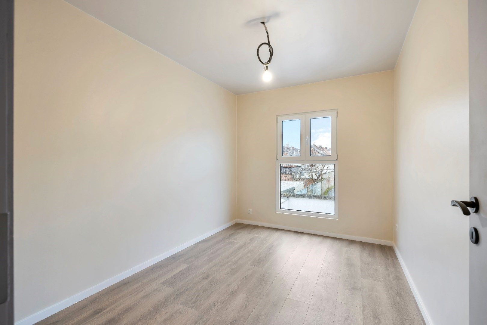 Instapklare, gerenoveerde 3-slpk woning in centrum foto 12