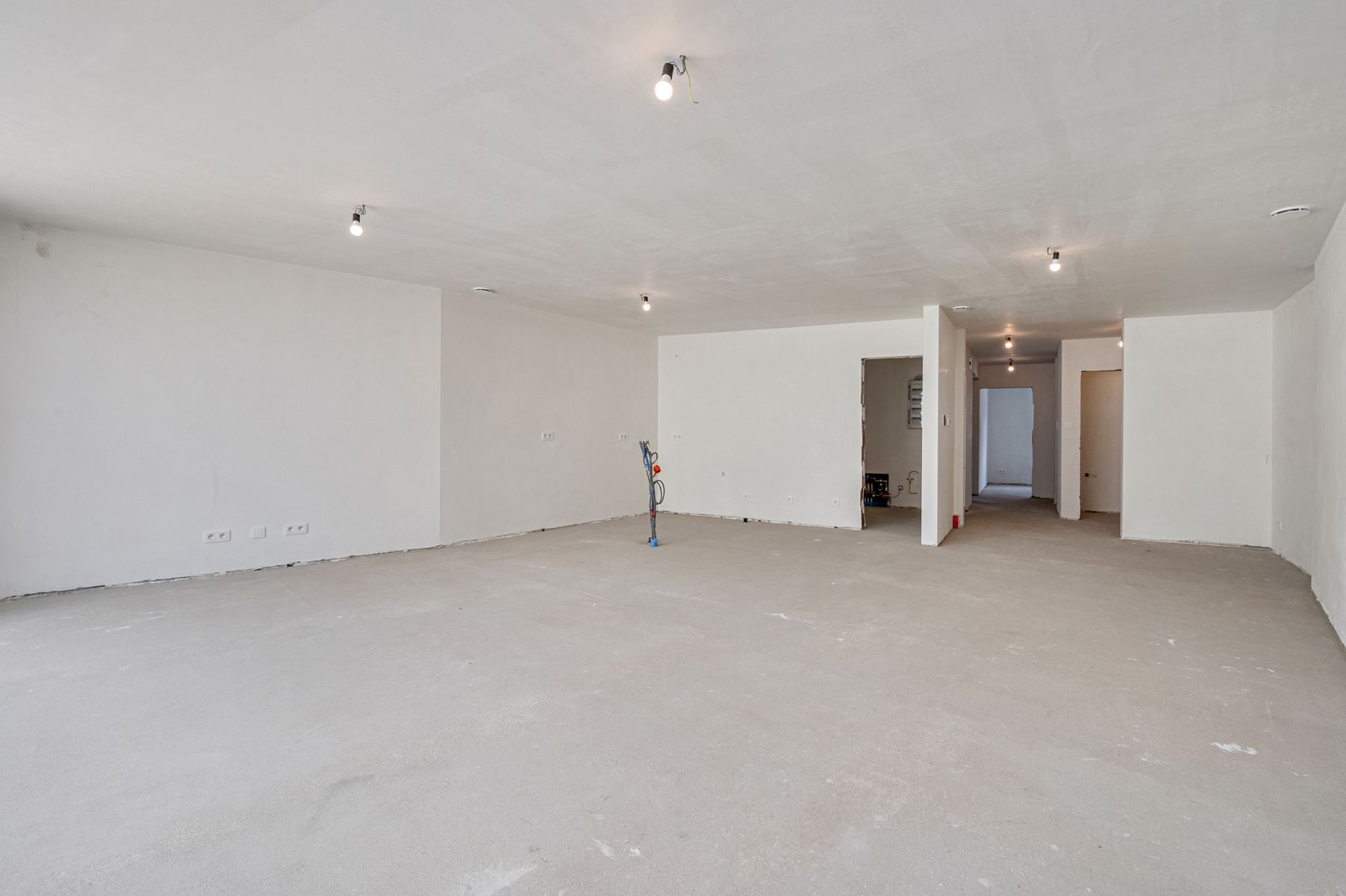 Unieke kans: Volledig nieuw opgebouwde woning te koop foto 3