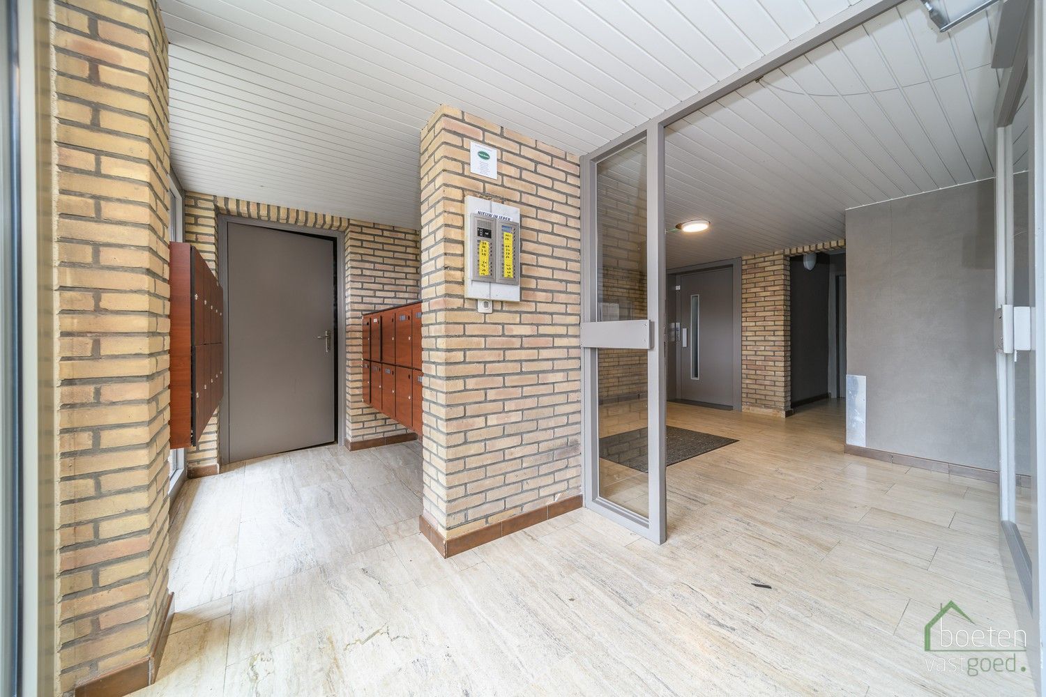 IEPER: Interessant 1 slaapkamer-appartement (4de verdiep) met alle basiscomfort op rustige doch vrij centrale ligging. foto 13