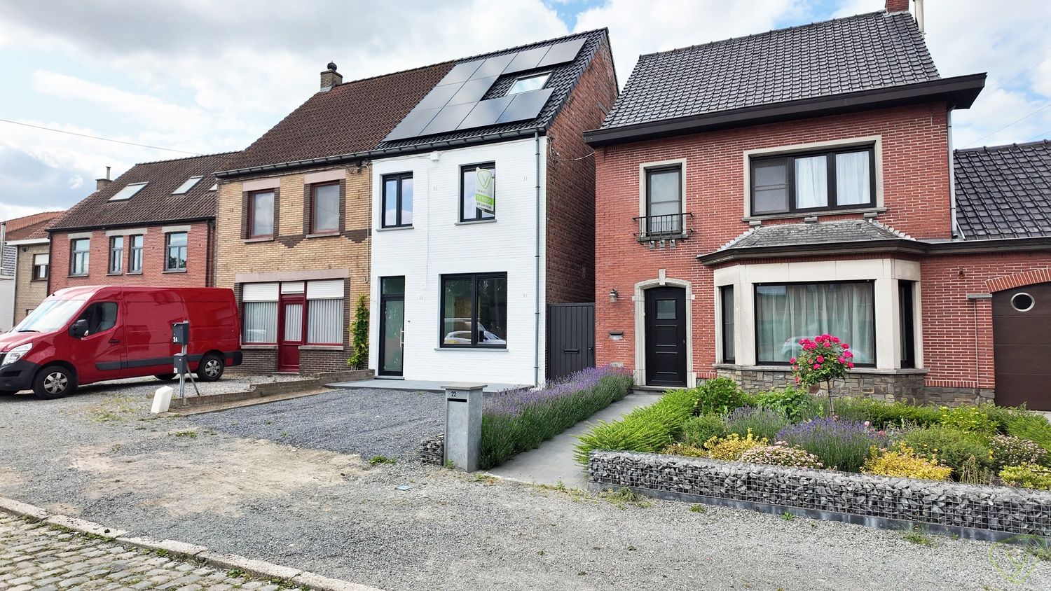 Kwaliteitsvol gerenoveerde en zeer energiezuinige woning vlakbij Veldekensbrug! foto {{pictureIndex}}