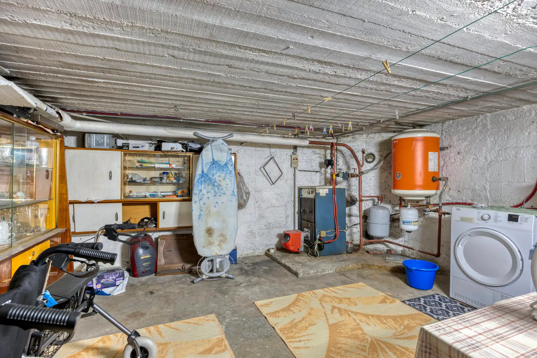 Te renoveren mijnwerkerswoning met 4 slaapkamers, en 2 badkamers. foto 41