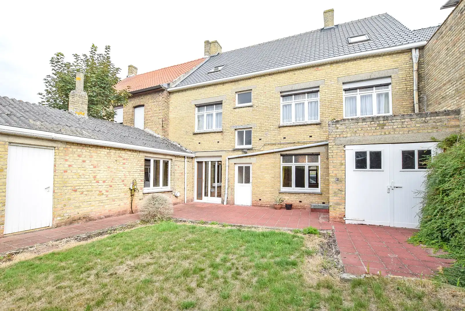 Zeer ruime te renoveren woning met statige gevel op 445 m² met zuid-west georiënteerde tuin. foto 16
