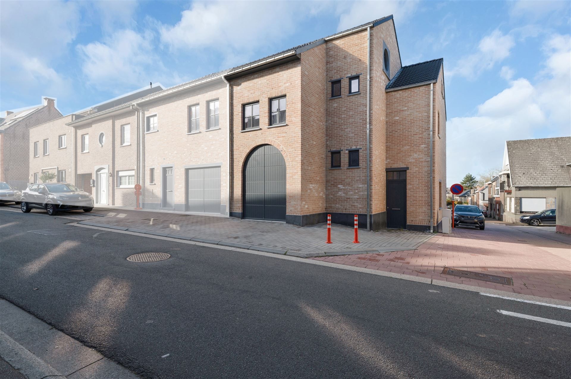 Casco nieuwbouwwoning te koop – centraal gelegen in Mere foto {{pictureIndex}}