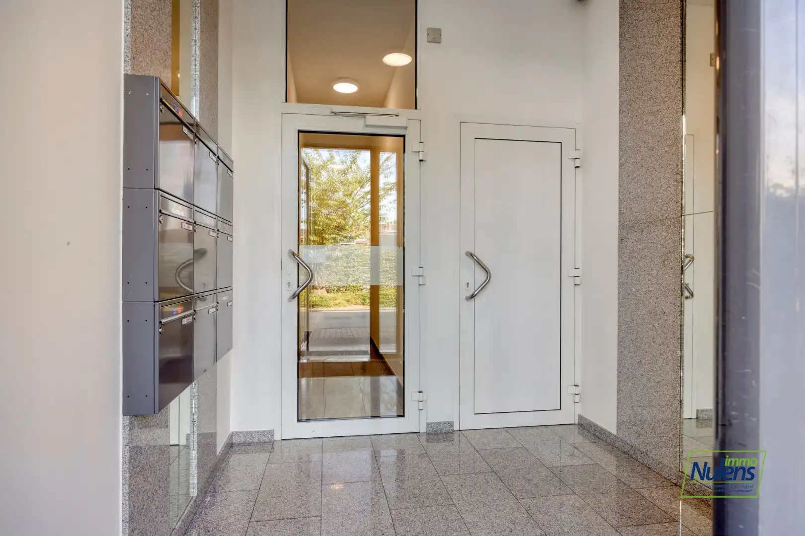 PRACHTIG APPARTEMENT van 105 M² met 2 SLAAPKAMERS,  2 TERRASSEN EN AUTOSTANDPLAATS IN HARTJE LANAKEN! foto 4