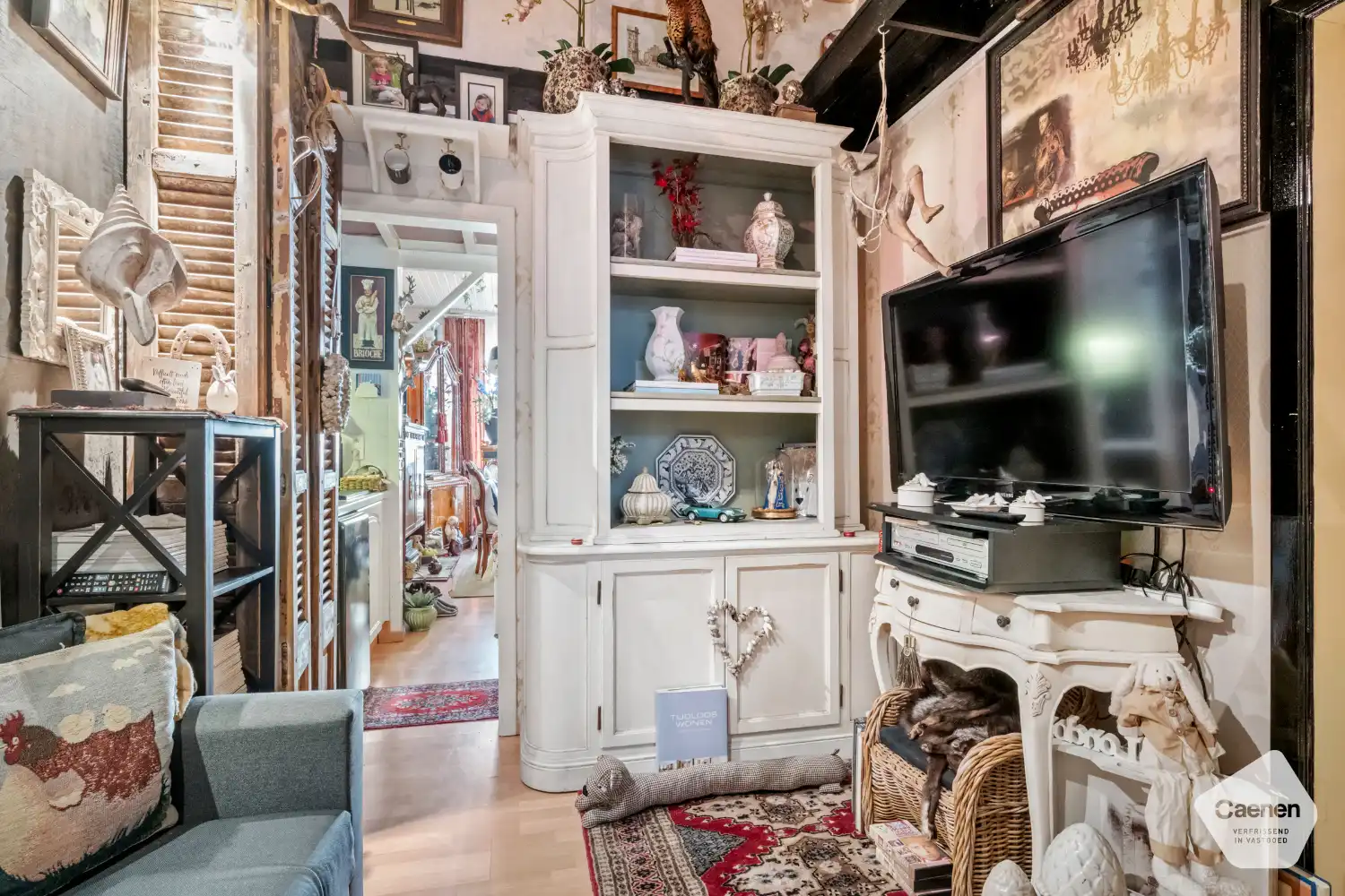 Op te frissen centraal gelegen 2 slaapkamer appartement foto 10