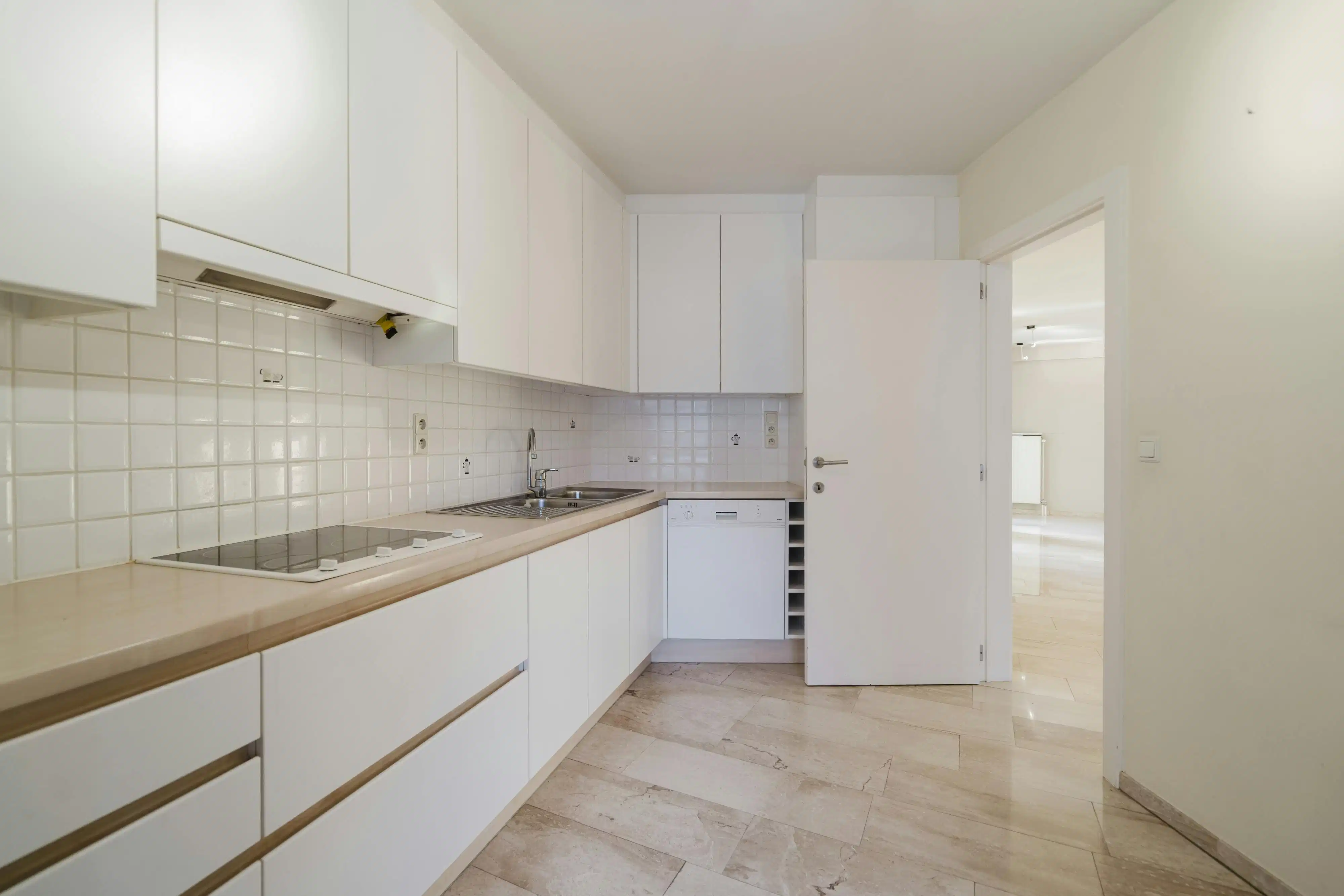 Ruim 3-slpk app. met garage in hartje Kortrijk foto 3