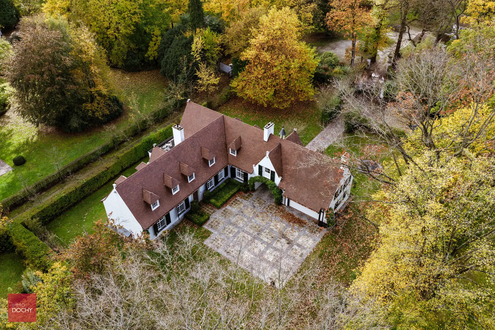 Instapklare ruime villa in residentiële buurt foto 3