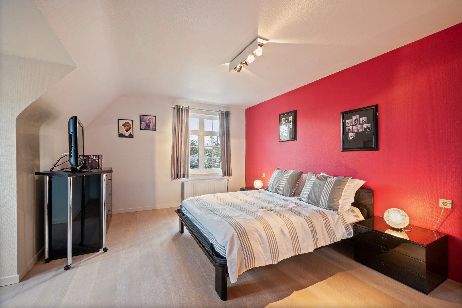 KWALITATIEF AFGEWERKTE VILLA IN RUSTIGE WIJK MET EPC B (172), 4 SLPKS, DUBBELE GARAGE EN 325M² BEW. OPP. foto 26