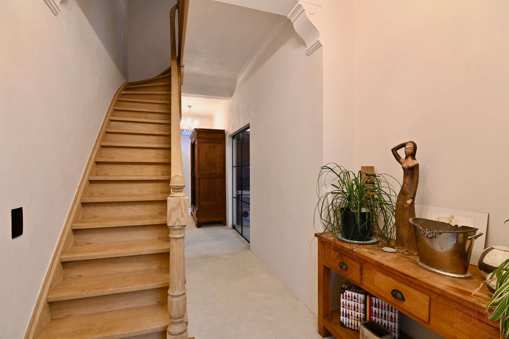 Instapklare woning in hartje Sint-Truiden met dubbele garage en stadstuin foto 9