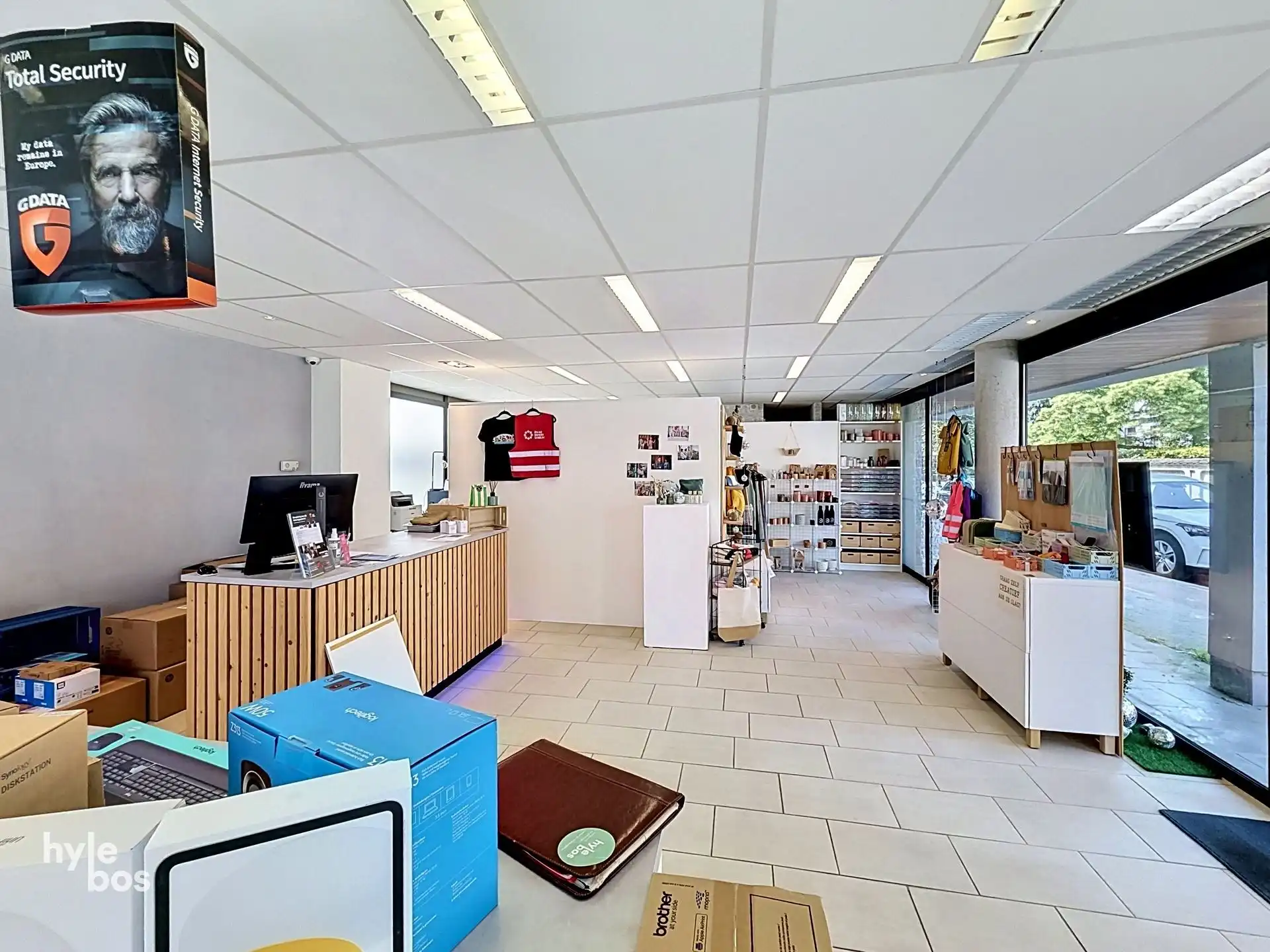 Winkelruimte in commercieel centrum van Belsele foto 6