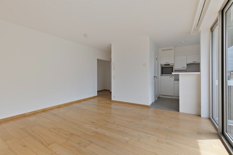 Gerenoveerd appartement met ondergrondse autostaanplaats TE KOOP in GENT! foto 8