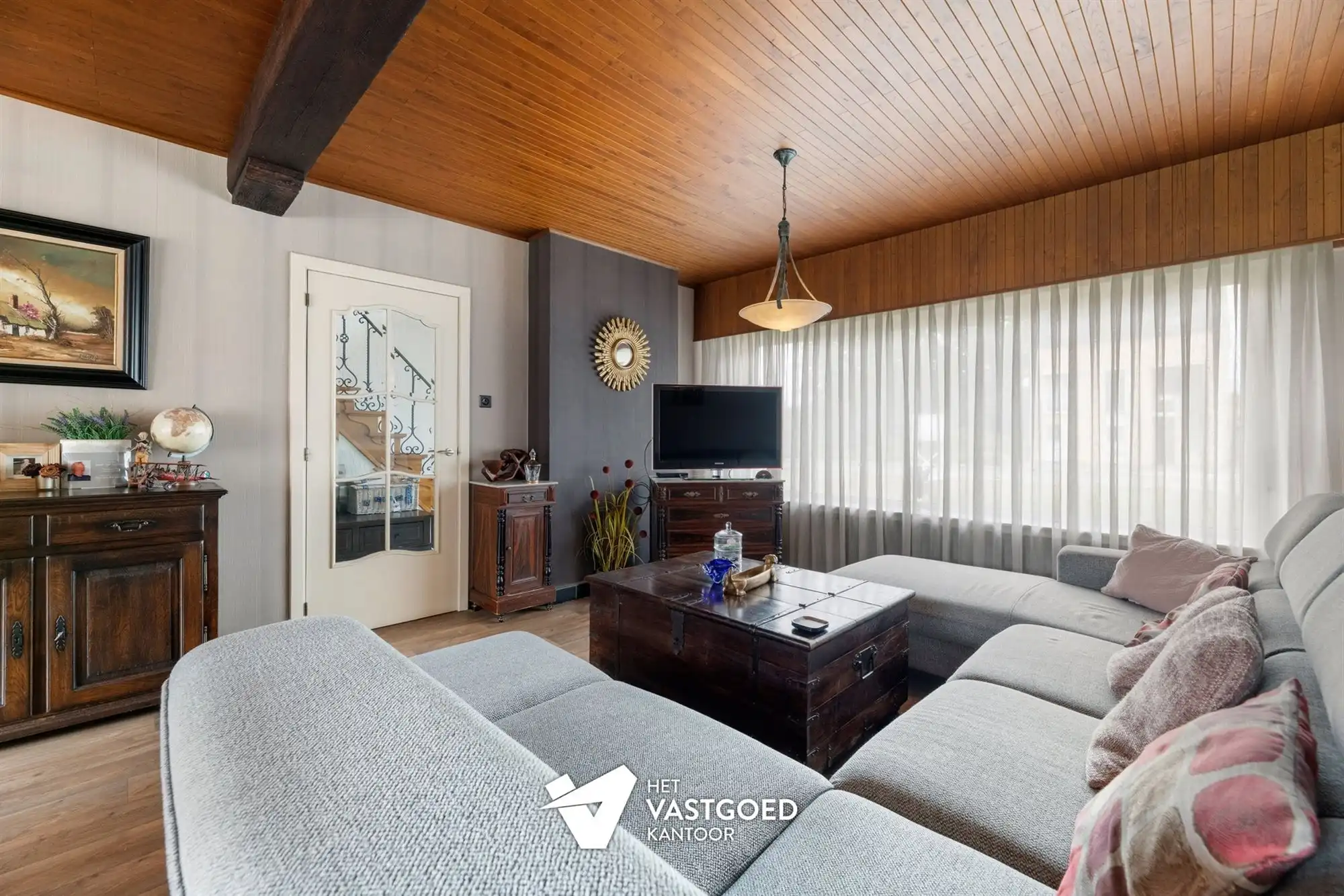 INSTAPKLARE, CENTRAAL GELEGEN WONING OP RUIM PERCEEL MET ZWEMBAD foto 3