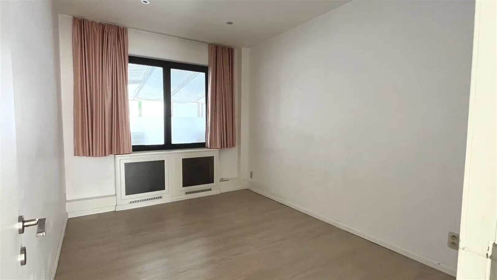 Ruim 2-slaapkamer appartement met gigantisch terras (40m²)! foto 6