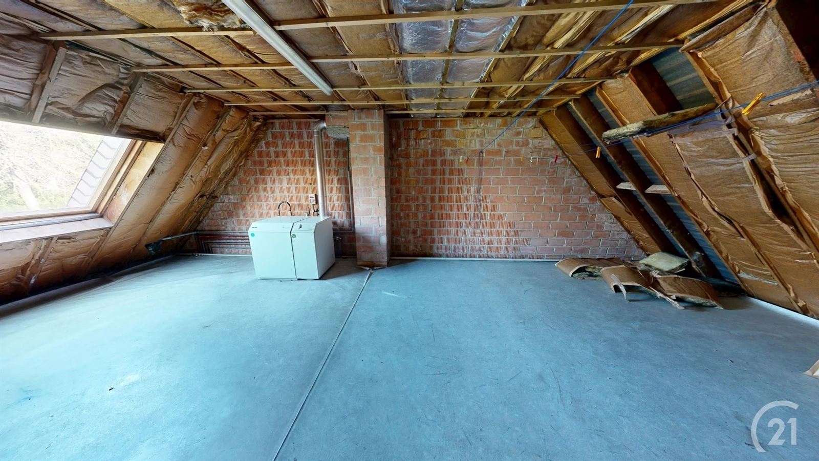 Lichtrijke woning met tuin en garage foto 20