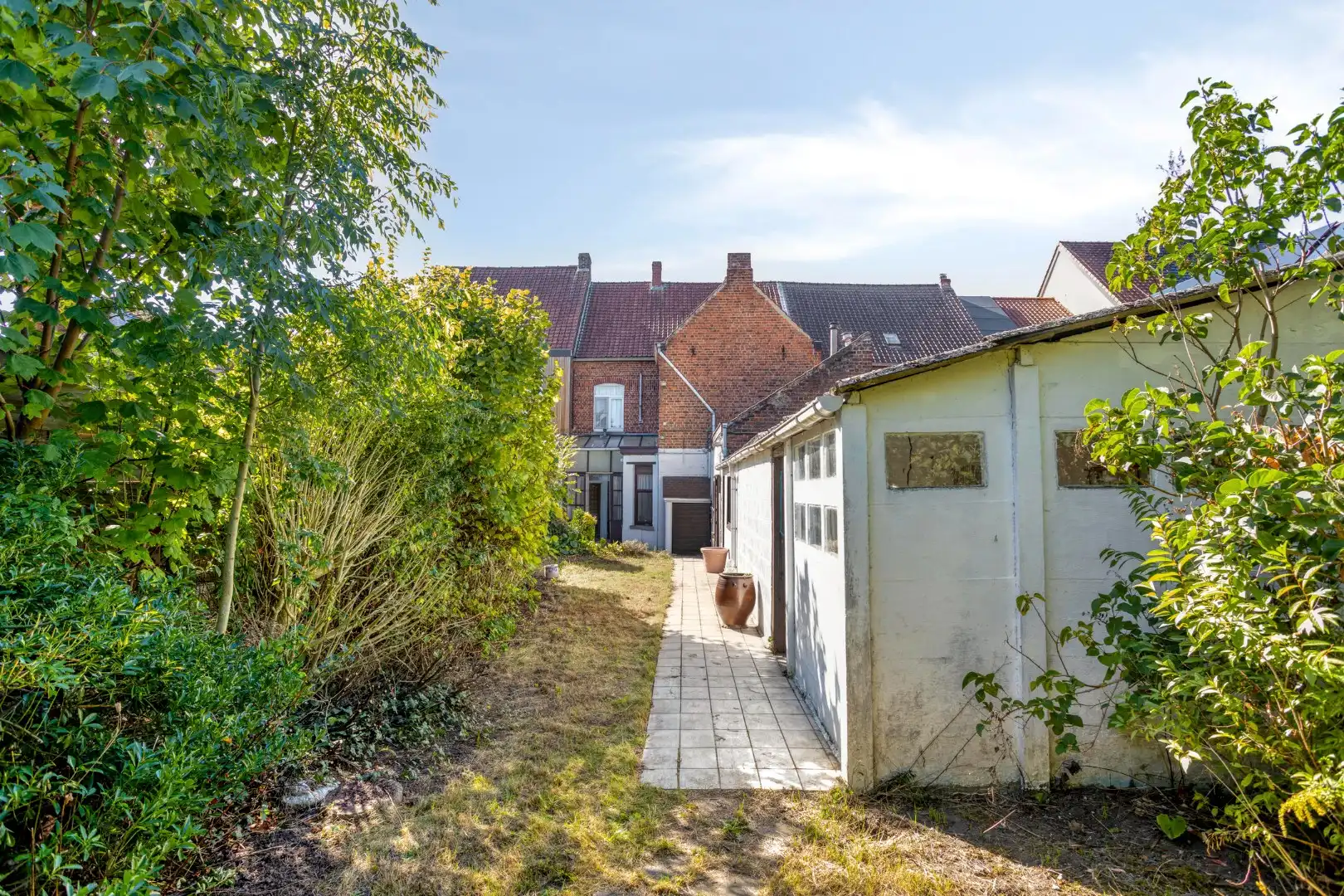 Karaktervolle te renoveren woning met diepe tuin in hartje Wevelgem foto 24