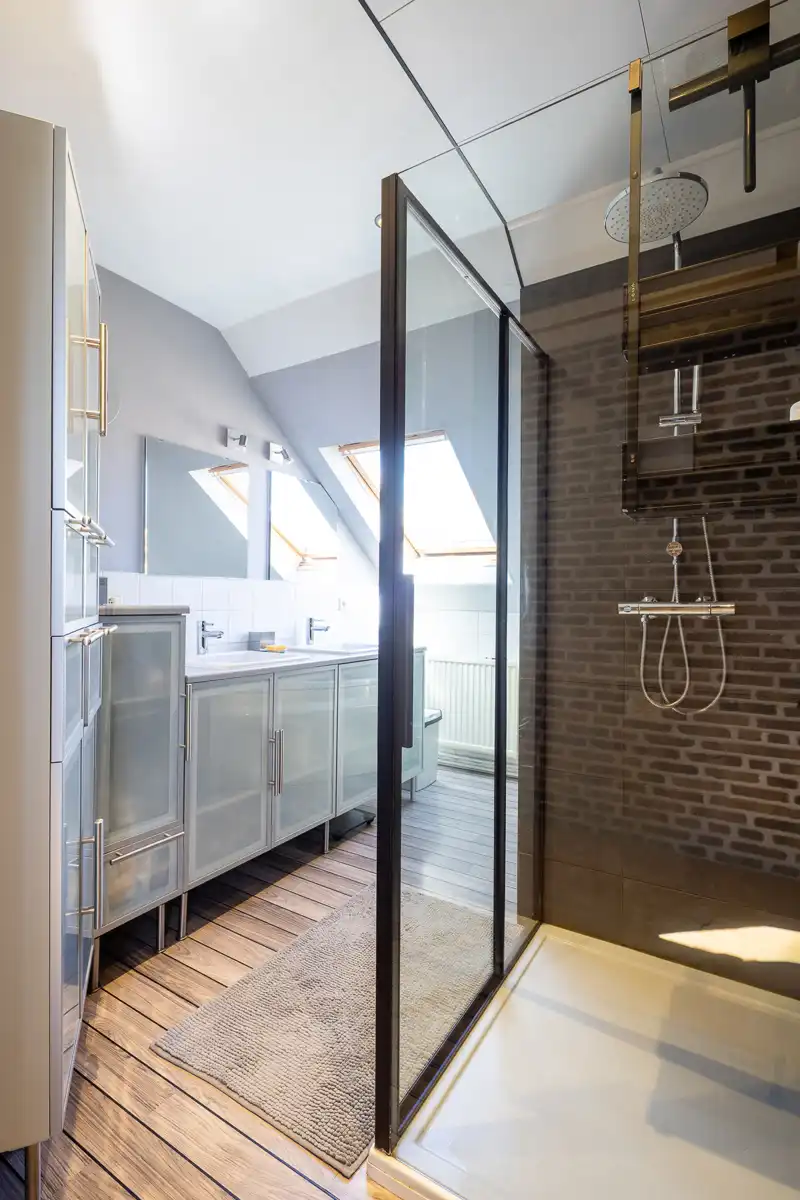 Veelzijdige woning met handelsruimte en garage foto 19