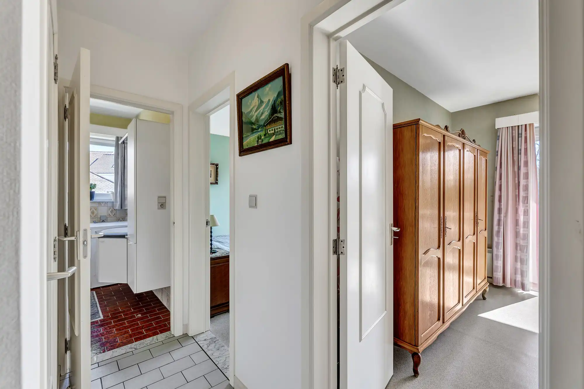 Instapklaar 2-slaapkamerappartement met terras en garage foto 3