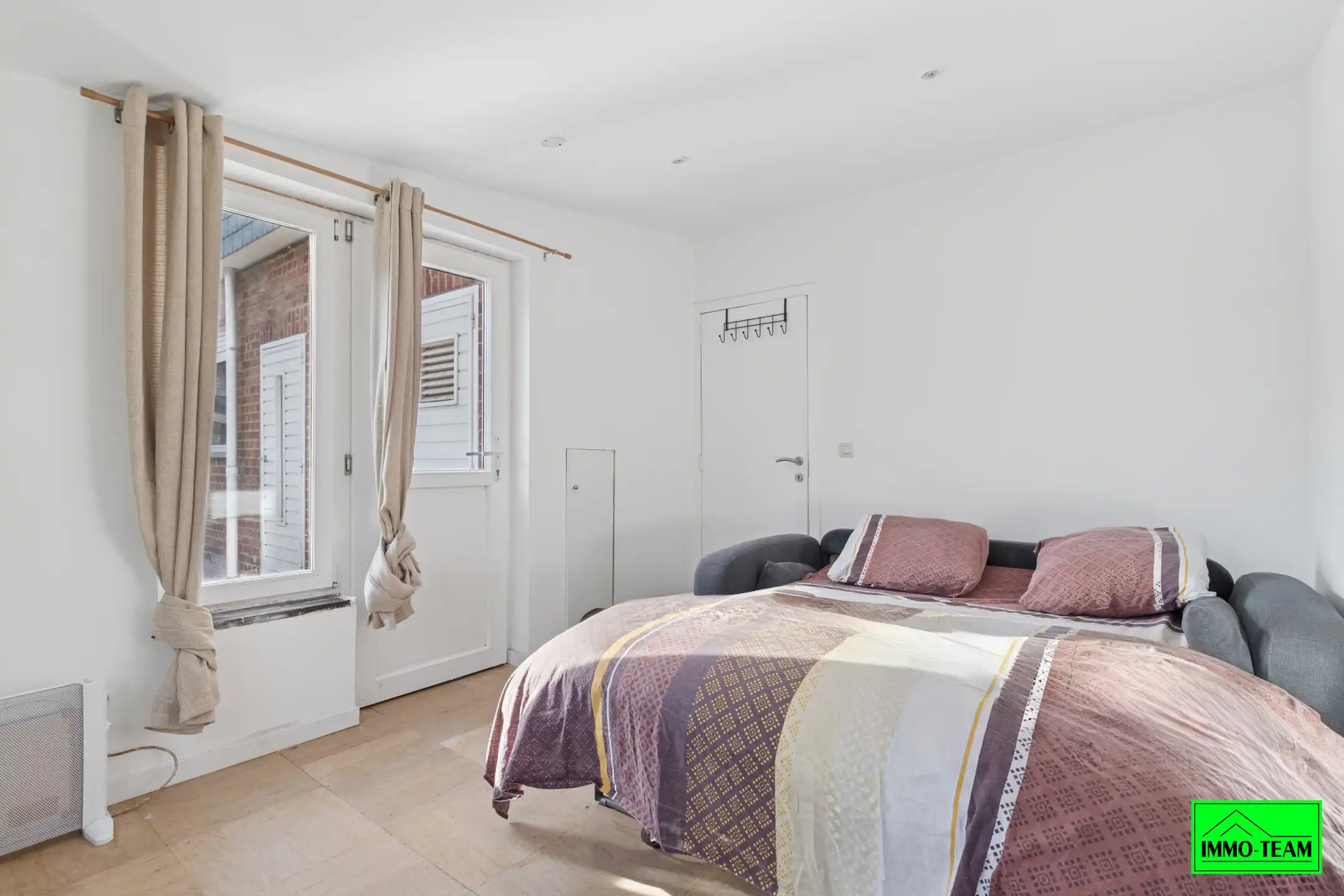 Ruime 3-gevelwoning met 4 slaapkamers en tuin foto 13