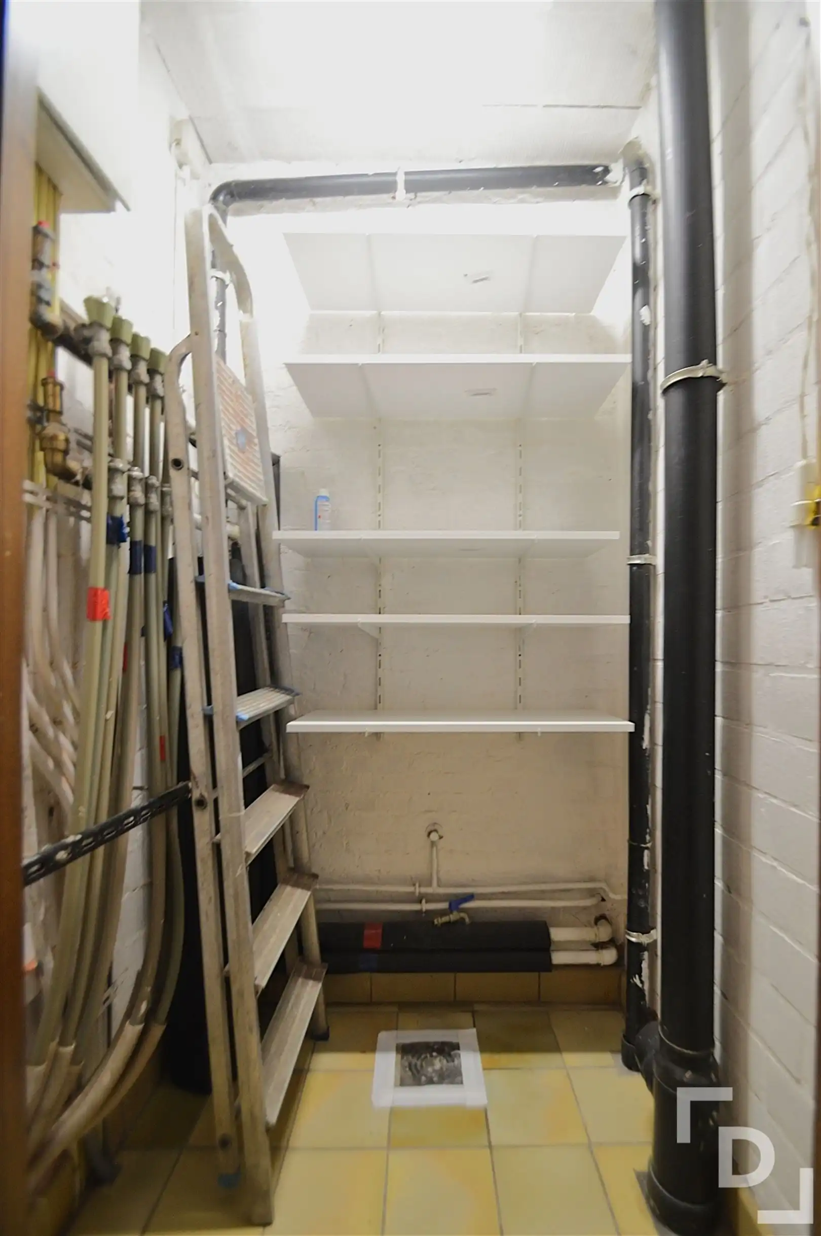 Ruim appartement op toplocatie te huur in Ieper foto 17