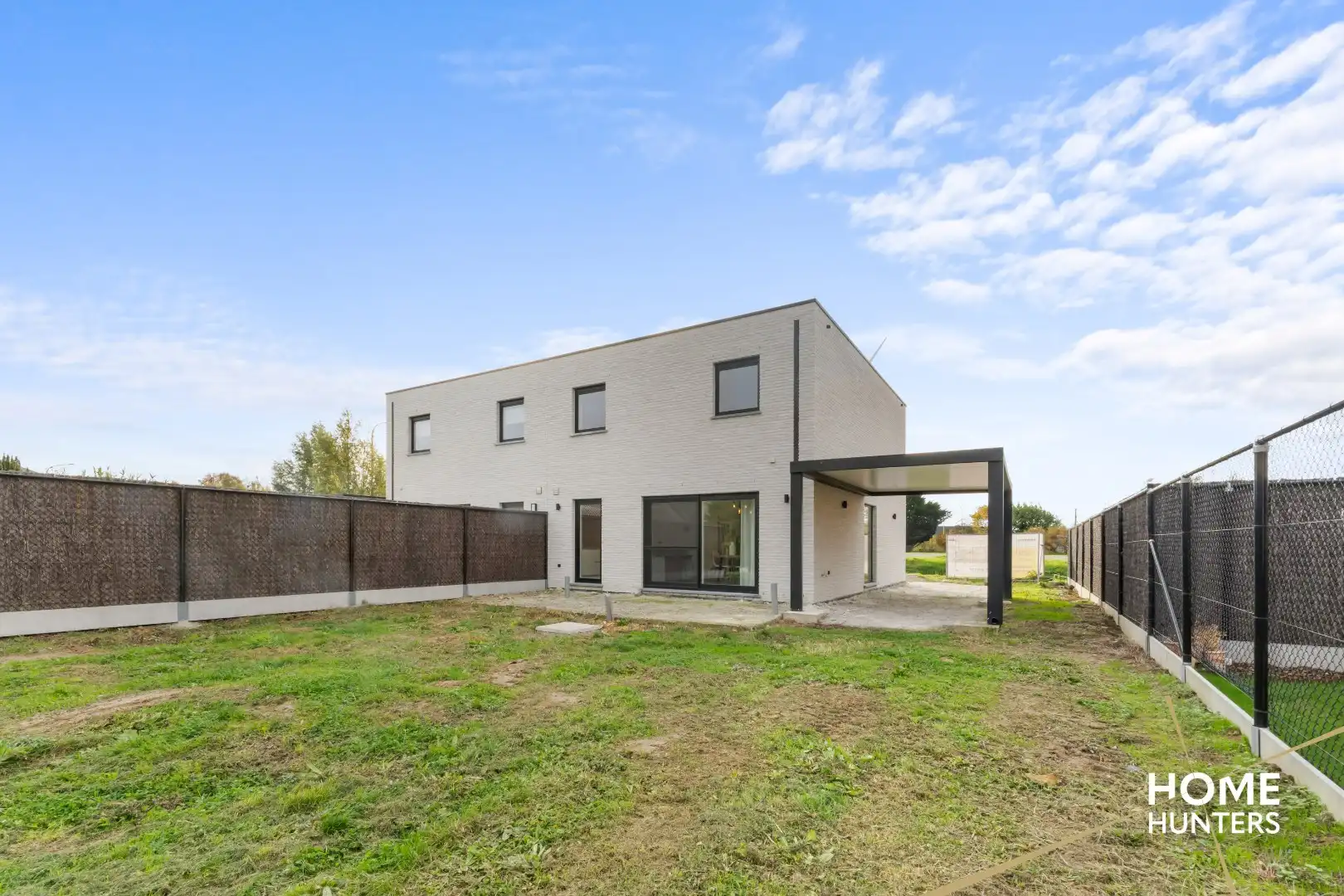 Luxueus afgewerkte halfopen nieuwbouwwoning met vergezichten foto 11