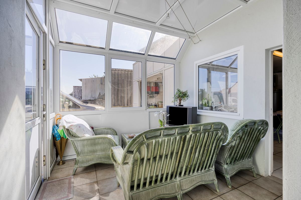 Woning met ruim perceel en bijgebouwen foto 15