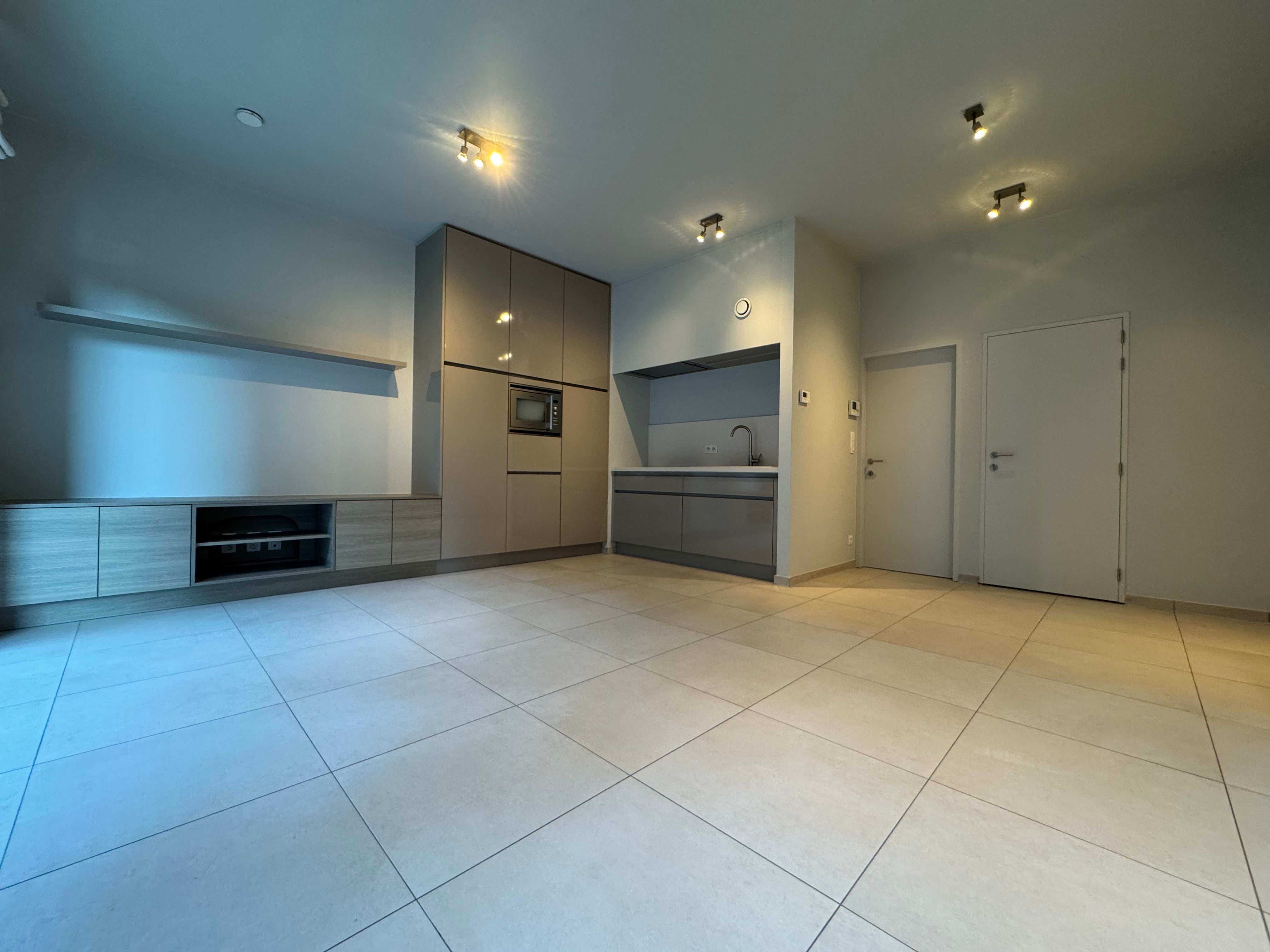 Appartement in gerenoveerd eclectisch herenhuis aan de Sint-Jozefkerk foto 12