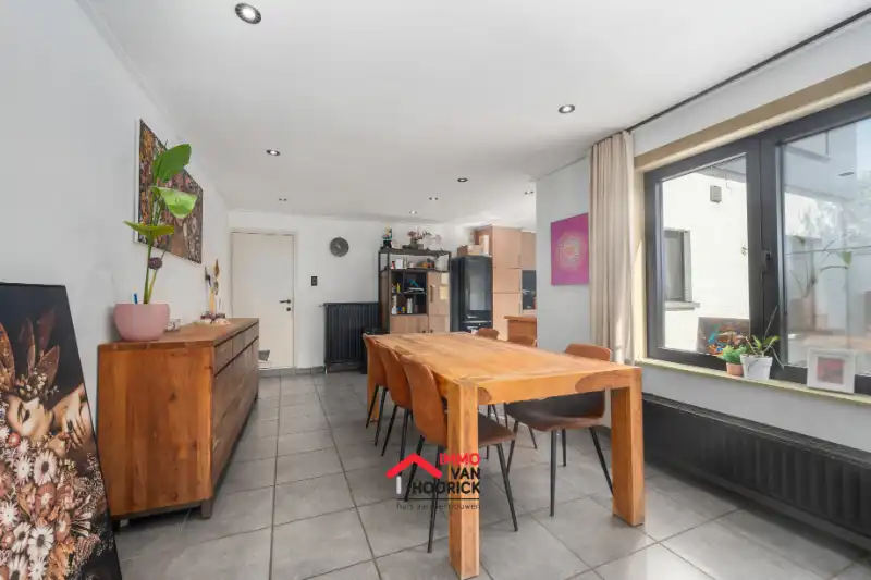 Instapklare woning met 5 slpkmrs en nieuw dak!!! foto 4