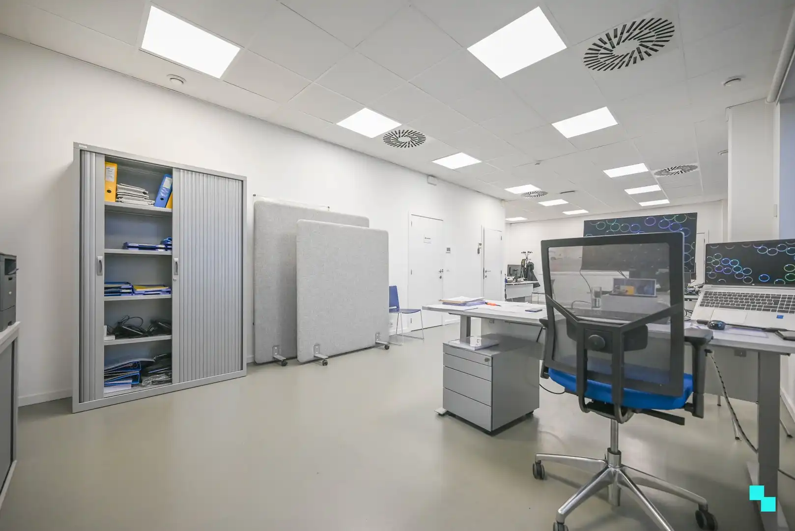 Terbeschikkingstelling van kantoorruimte in Waregem foto 23