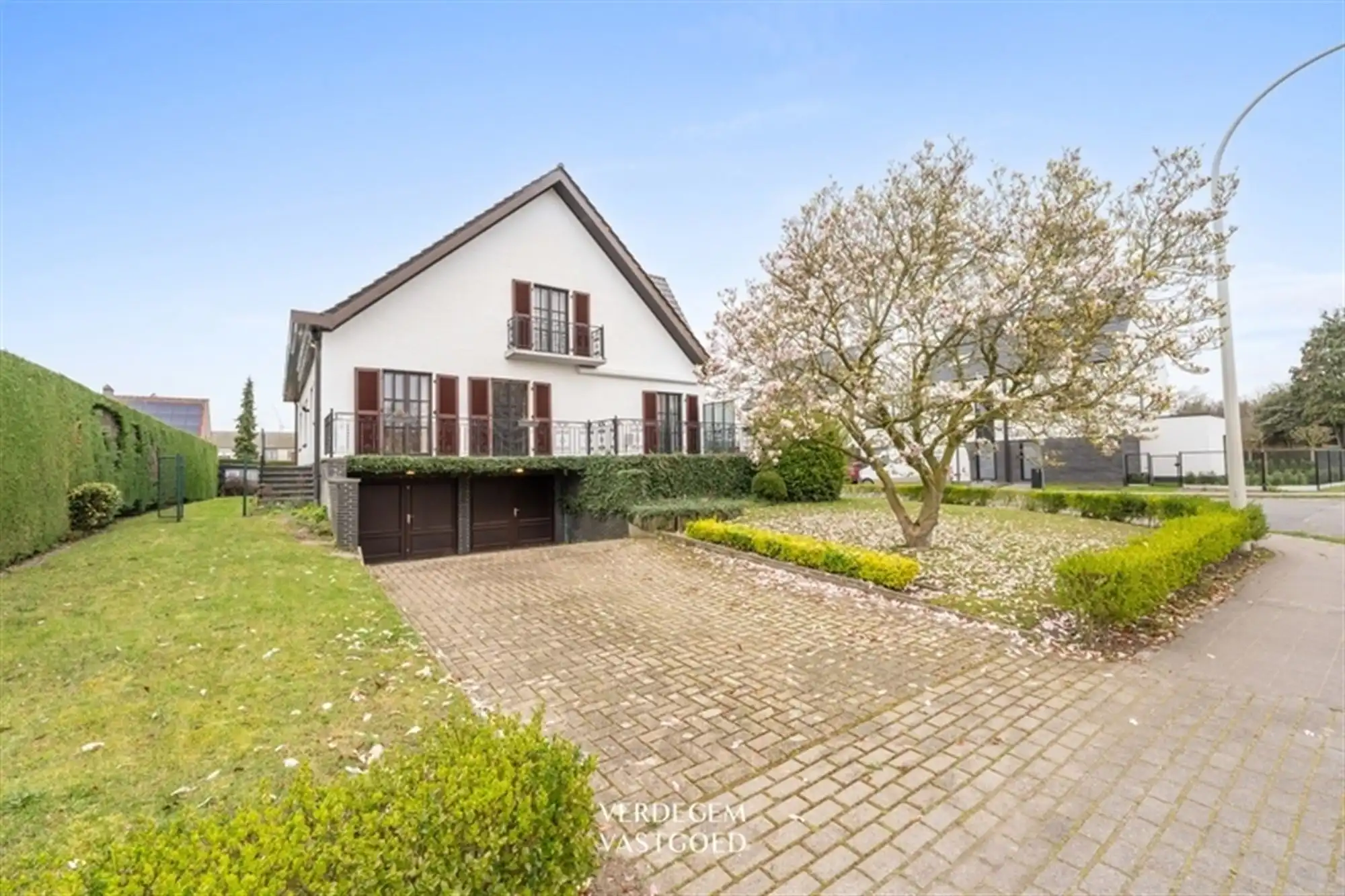 Tijdloze villa met 5+ slaapkamers en tuin, volledig onderkelderd foto 4