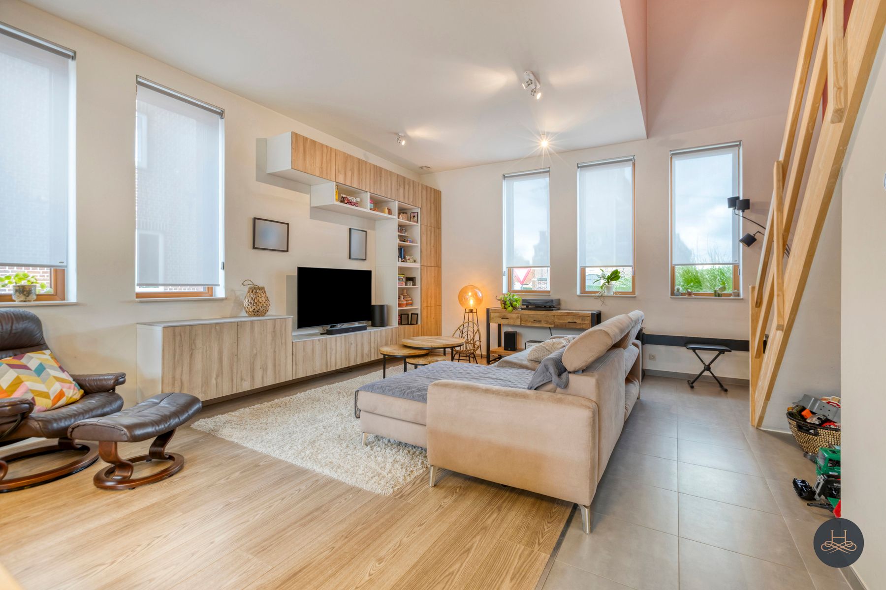Gezellige en moderne halfopen woning met leuke tuin foto 2