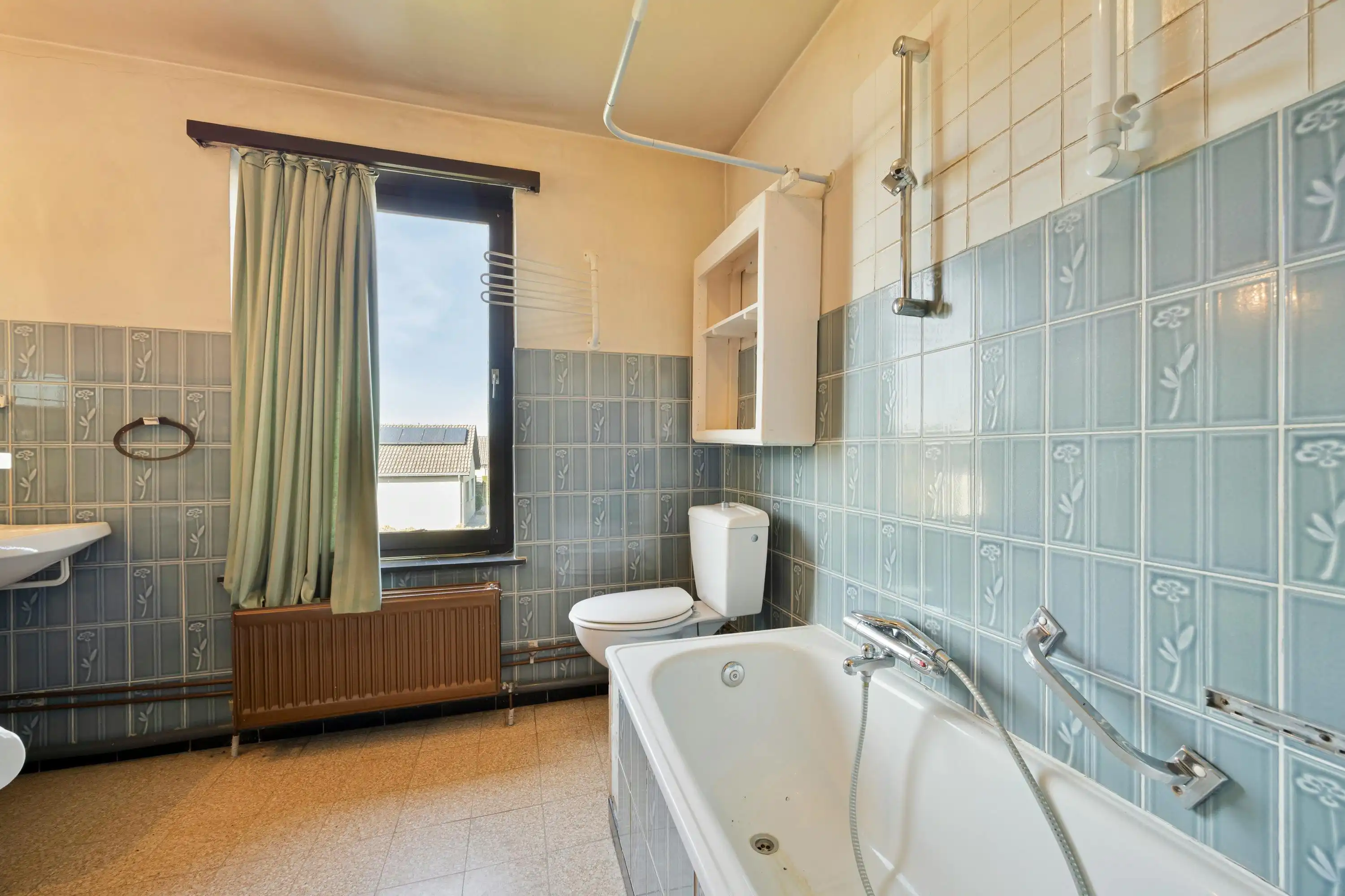 Goed gelegen, te renoveren huis te koop in Lichtaart foto 13