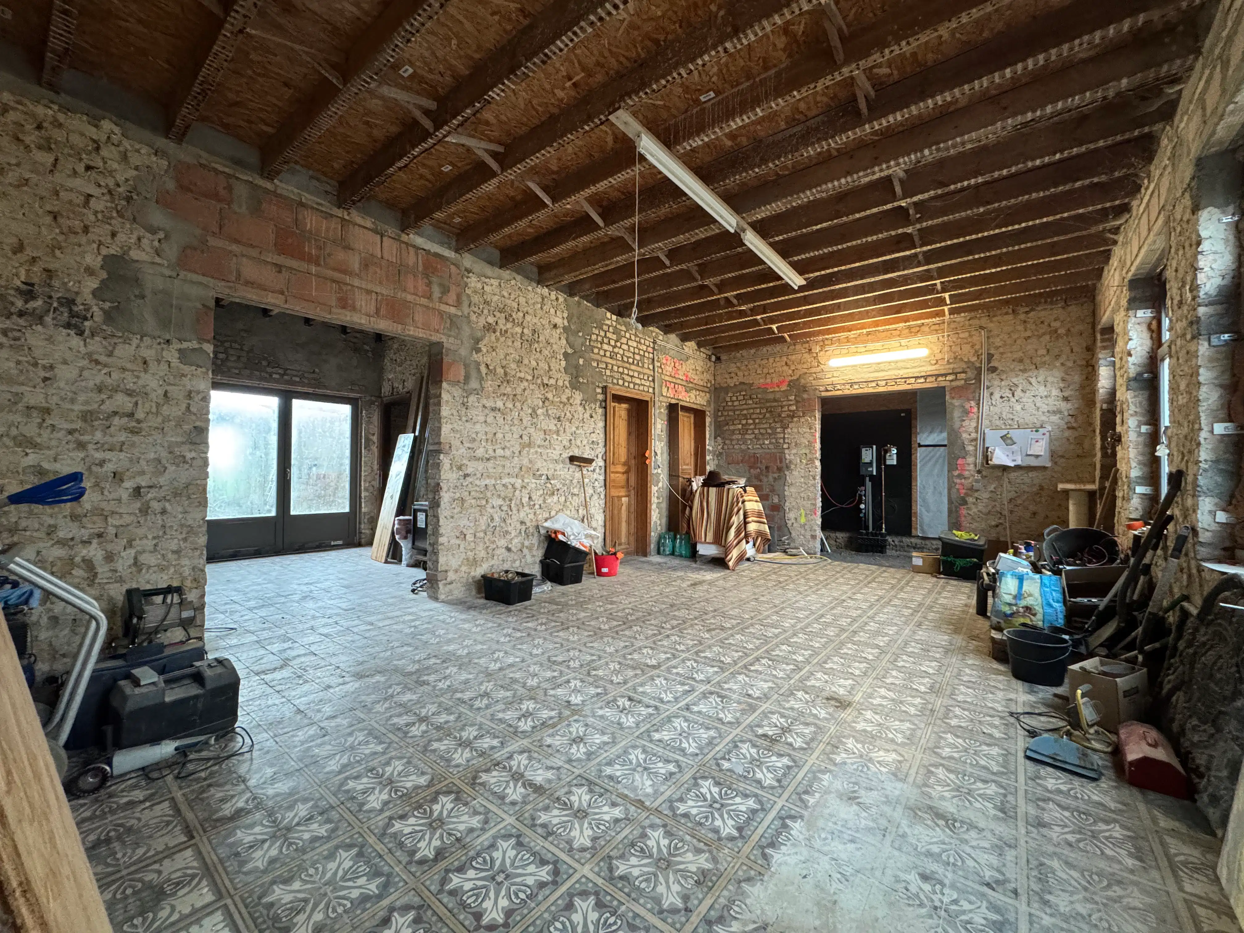 Karaktervolle dorpswoning met veel potentieel foto 9