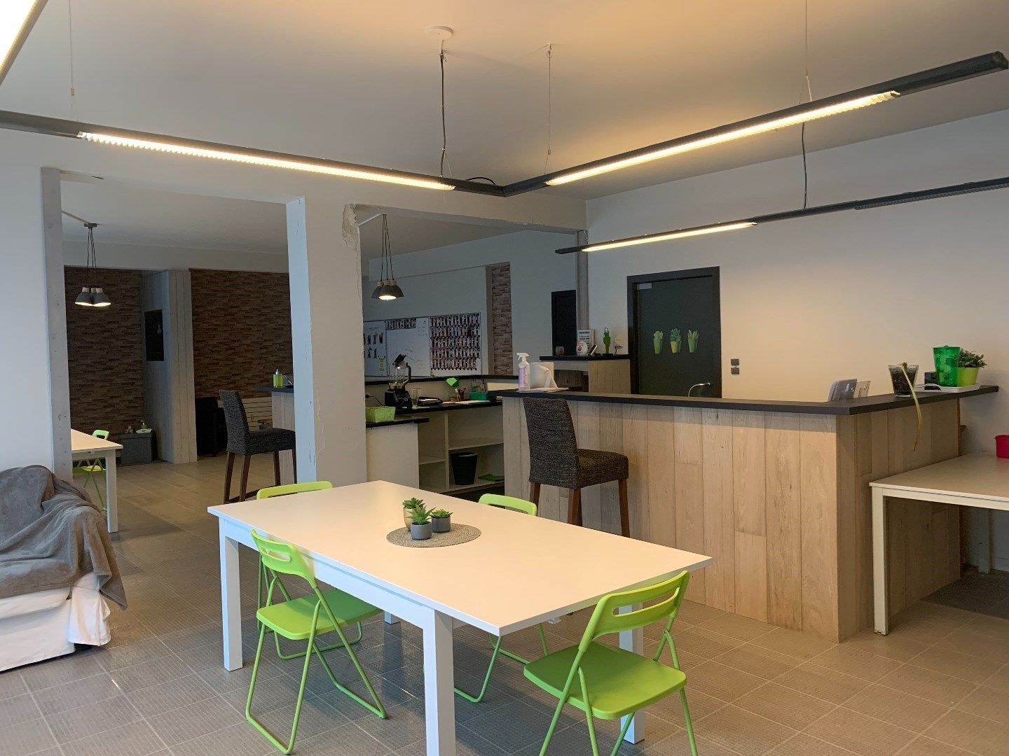 Handelsgelijkvloers nabij Genk centrum  -  pop-up mogelijk foto {{pictureIndex}}