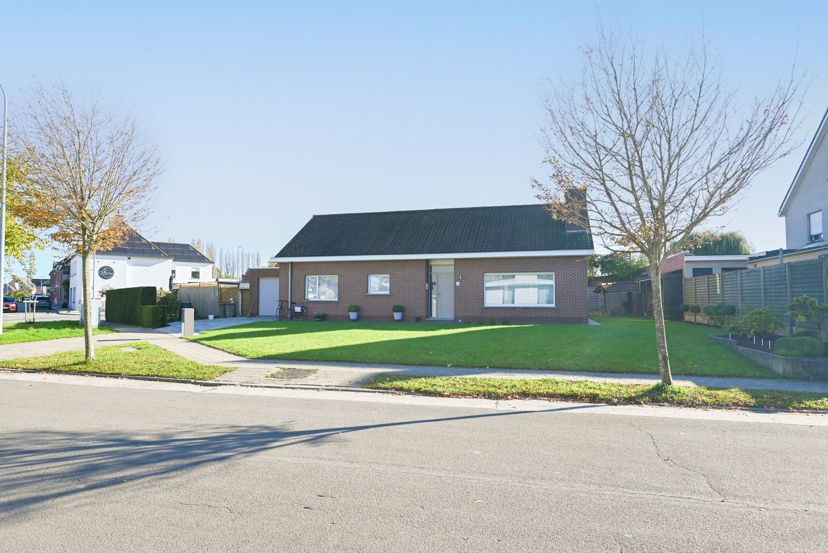 Alleenstaande villa aan de stadsrand van Izegem foto 2