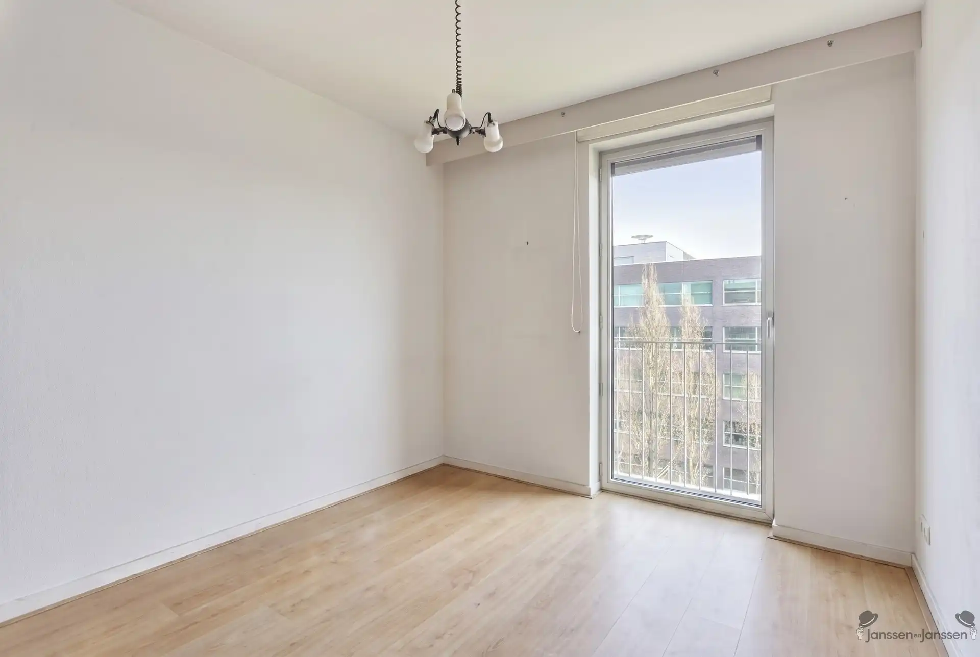 Ruim appartement met 3 slpk's, terras en 2 ondergrondse staanplaatsen foto 15