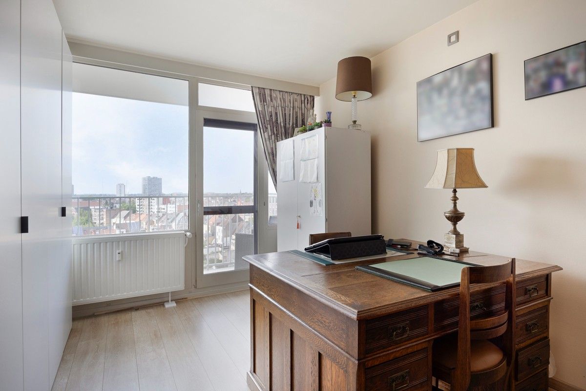 Tweeslaapkamer appartement met mooie verrrezichten over de torens van Gent. foto 11